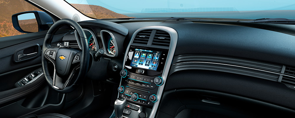 Двойной кокпит - характерная черта интерьера Chevrolet. В стандартной комплектации LTZ устанавливается 7-дюймовый цветной сенсорный экран.
